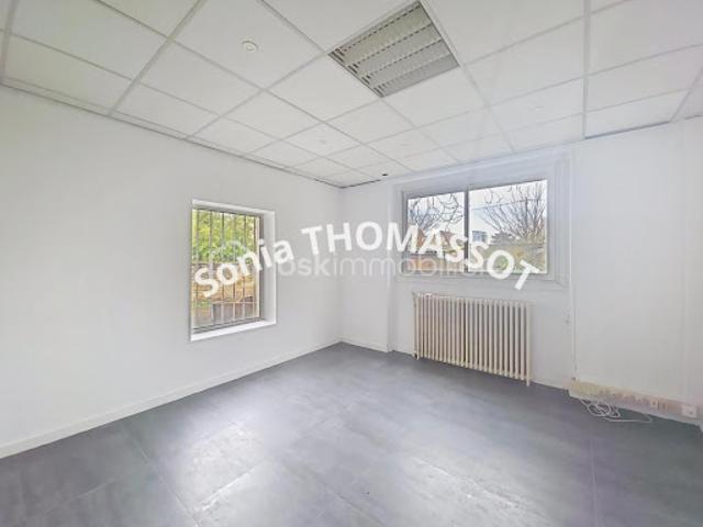 Location Bureaux 3 pièces 80 m2 Dijon