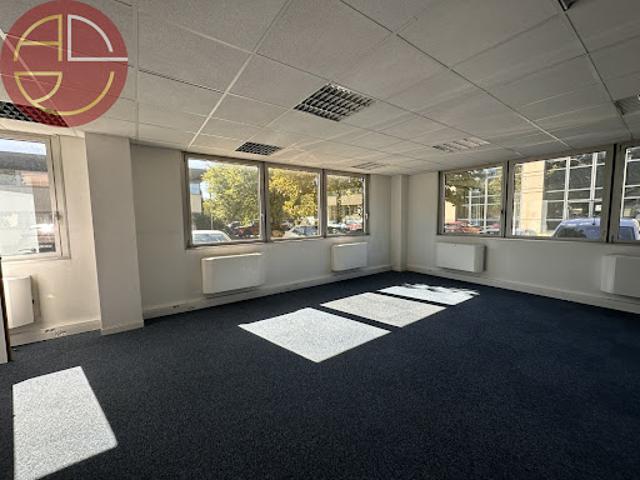 Location Bureaux 3 pièces 83 m2 Labège