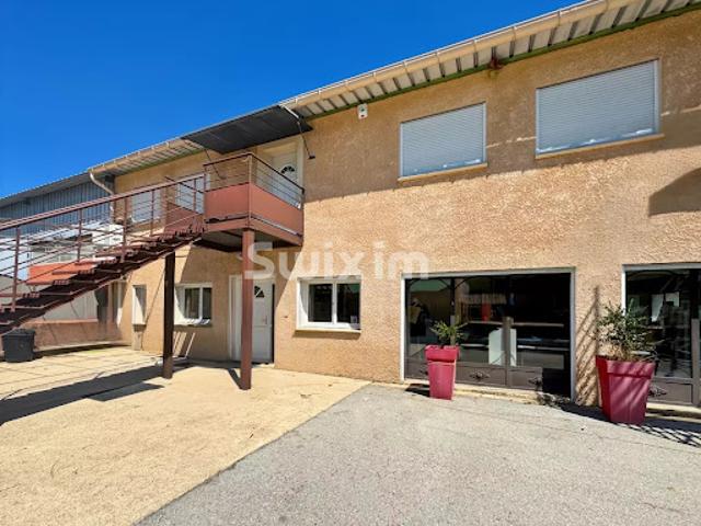 Location Bureaux 4 pièces 118 m2 Saint Restitut