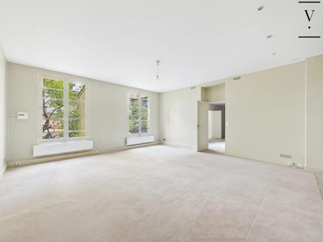 Location Bureaux 4 pièces 131.6 m2 Paris 7ème