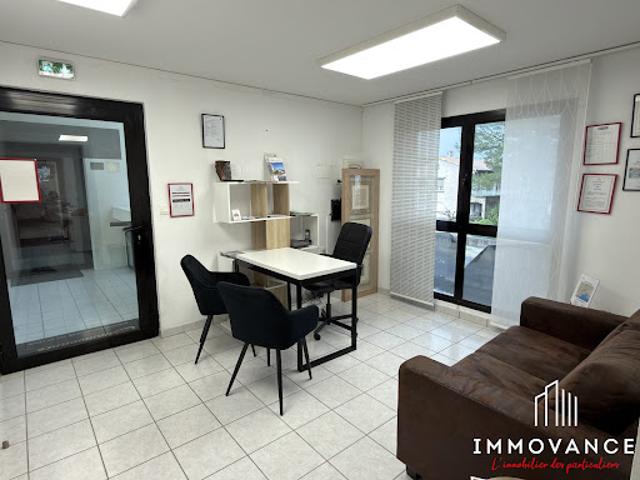 Location Bureaux 4 pièces 56 m2 Saint Mathieu de Tréviers