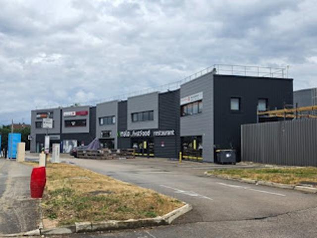 Location Bureaux 4 pièces 84 m2 Tavaux