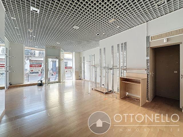 Location Bureaux 58.8 m2 Saint raphael