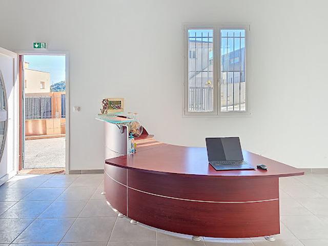 Location Bureaux 5 pièces 160 m2 Le Rove