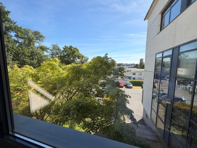 Location Bureaux 6 pièces 70 m2 Limonest