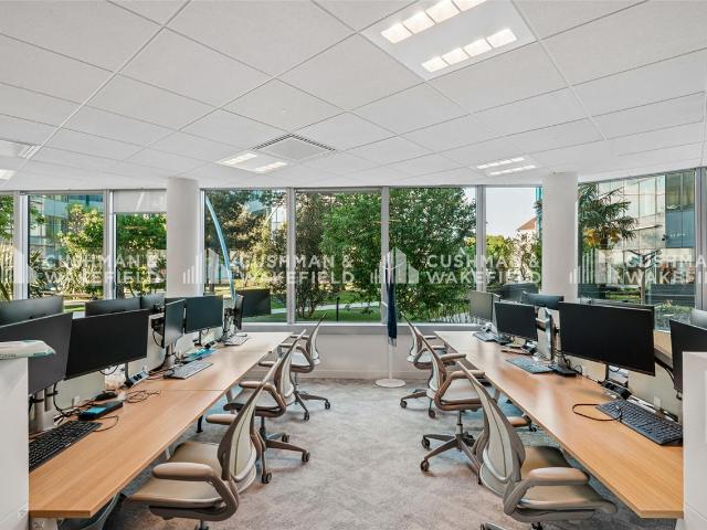 Location bureaux 708 m² Bagneux Métro 4 et RER B à 9 10 min