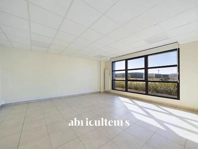 Location Bureaux 720 m2 Gellainville