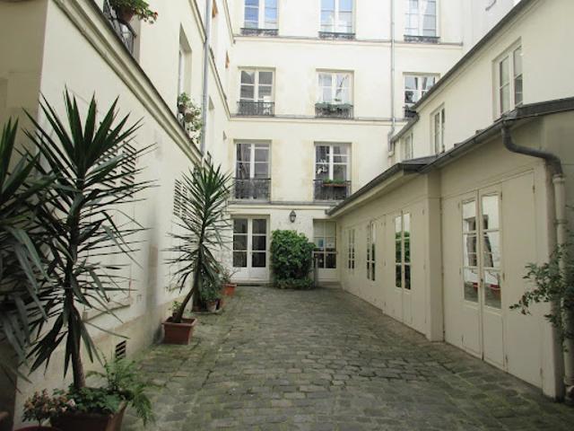 Location Bureaux 7 pièces 120 m2 Paris 4ème