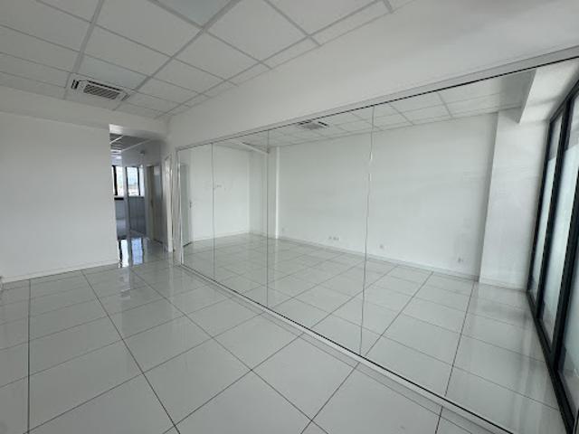 Location Bureaux 7 pièces 128 m2 Baie mahault