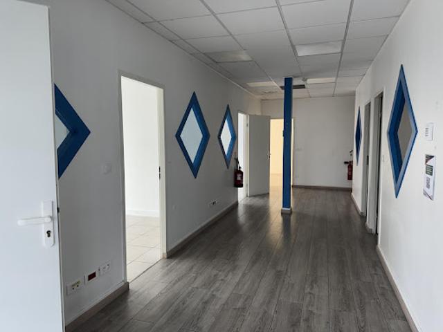 Location Bureaux 7 pièces 133 m2 Baie mahault