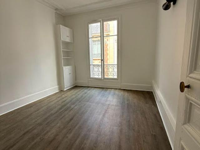 Location Bureaux 9 pièces 251.52 m2 Paris 9ème