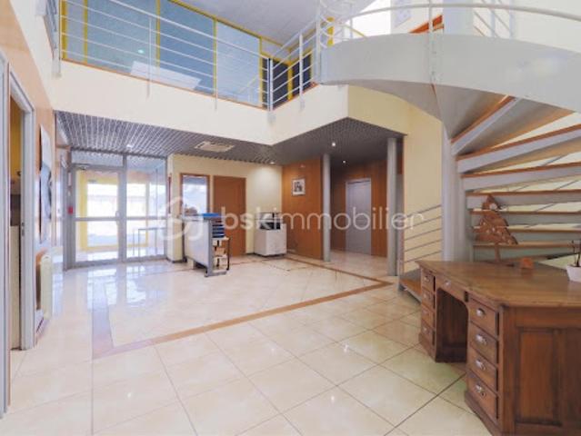 Location Bureaux 9 pièces 332 m2 Saint claude