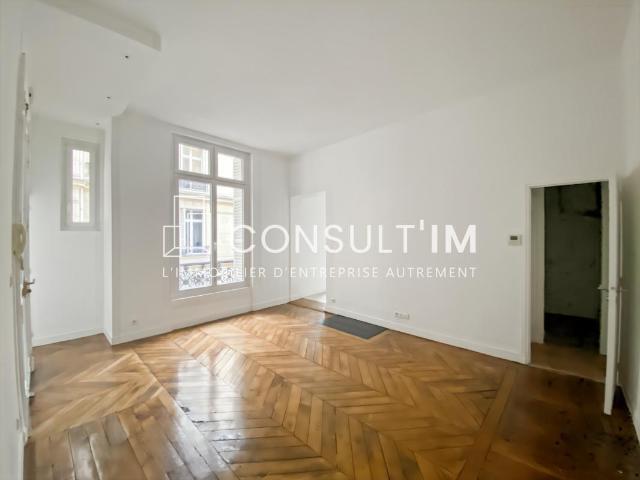 Location bureau Paris 8 Proche M° Liège et Saint Lazare