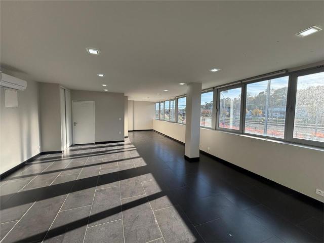 Location bureau Biarritz Lumineux et bien équipé