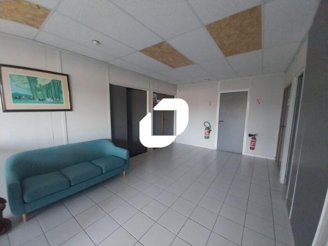Location bureau Magny les Hameaux Proche RER B et A86