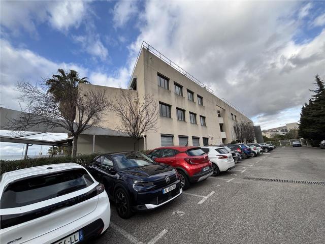 Location bureau Marseille 16 Proche autoroute A55 et transports