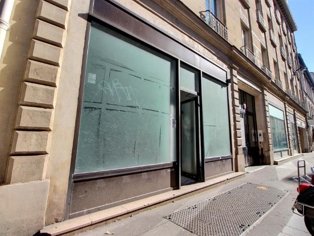 Location bureau Paris 10 Double accès rue et hall d'immeuble