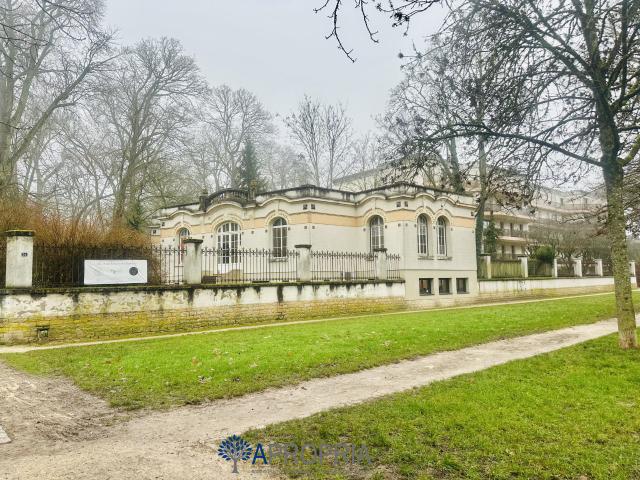 Location Bureau professionnel idéalement situé Cours du Parc, Dijon