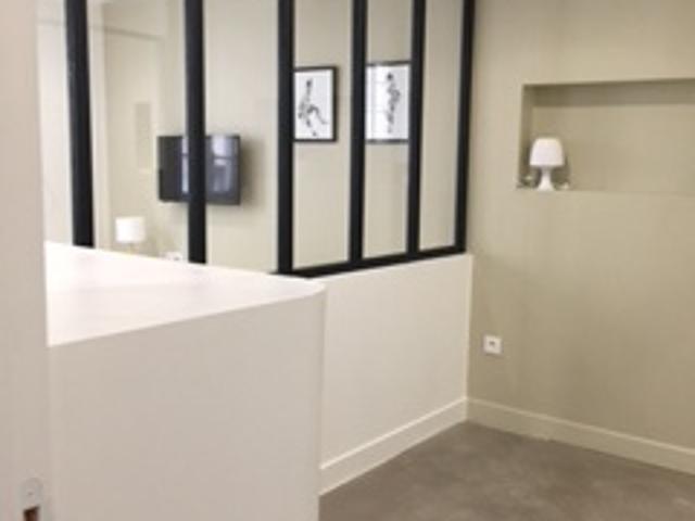 Location CASTELNAUDARY APPARTEMENT T1BIS N°7 SECOND ÉTAGE REFAIT A NEUF ENTIÈREMENT MEUBLE AVEC EAU/ELECTRICITÉ/BOX IN