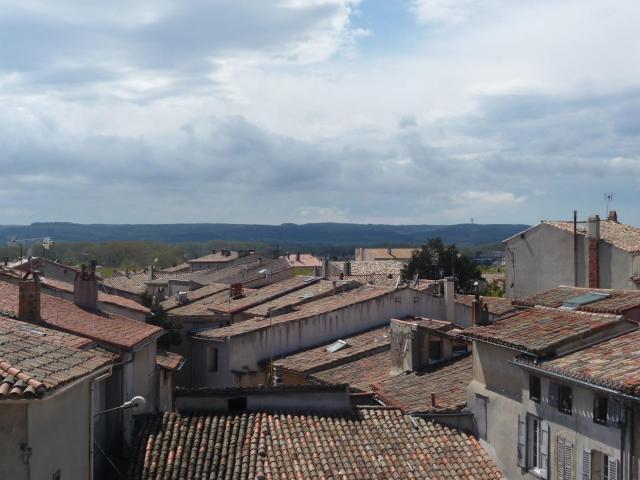 Location CASTELNAUDARY CENTRE VILLE APPARTEMENT 62 M² DE TYPE 3 AU 3° ÉTAGE D'UN PETIT COLLECTIF