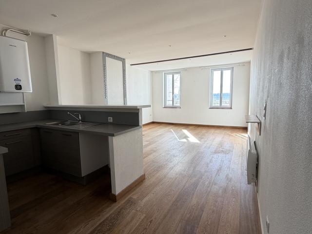 Location CASTELNAUDARY CENTRE VILLE APPARTEMENT DE TYPE 3 LIBRE