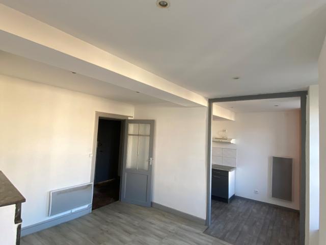 Location CENTRE CASTELNAUDARY APPARTEMENT DE TYPE 3 LIBRE LE 07 JUIN 2026