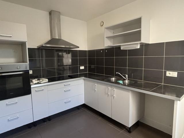 Location CENTRE VILLE CASTELNAUDARY APPARTEMENT EN REZ DE CHAUSSE TYPE 3 LIBRE AU
