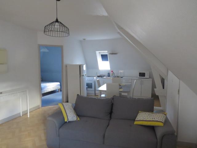 LOCATION CENTRE VILLE SABLE APPART. T2 MEUBLE