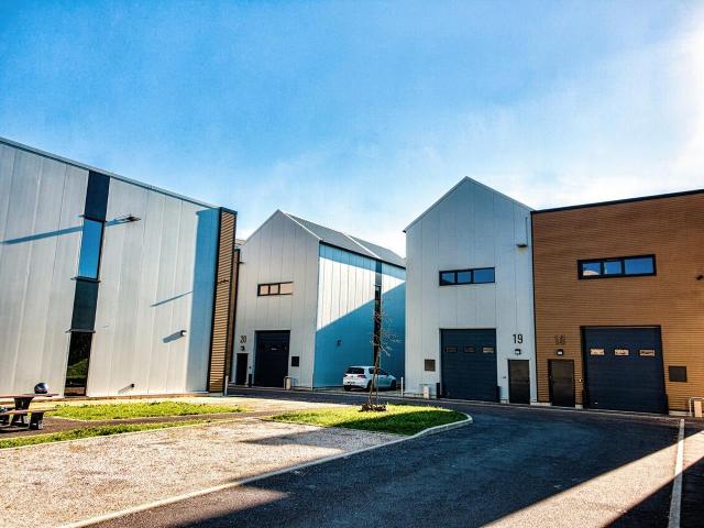 Location cellules d'activité Bagnolet 31 lots clés en main