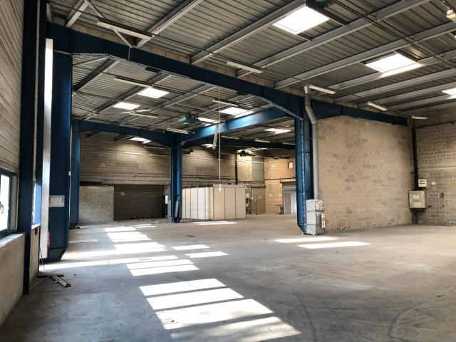Location cellules d'activité Fresnes Proche transports