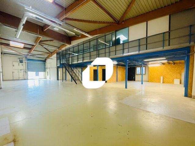 Location cellules d'activités Décines Charpieu Parc sécurisé