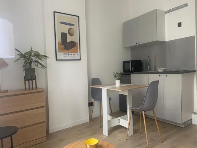 Location Chambre Place Ronde, Meys