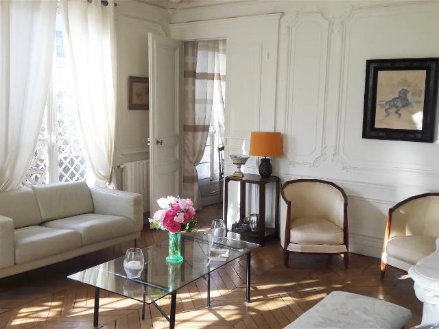 Location Chambre Rue de Bassano, Paris
