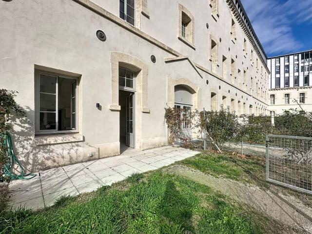 Location Appartement Rue de la Banasterie, Avignon