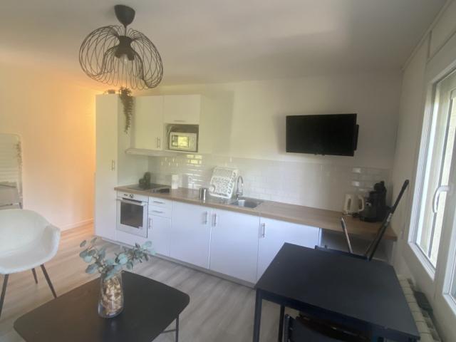 Location Chambre Rue des Écoles, Castries