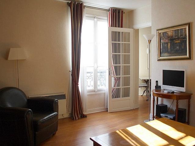 Location Chambre Rue du Colisée, Paris