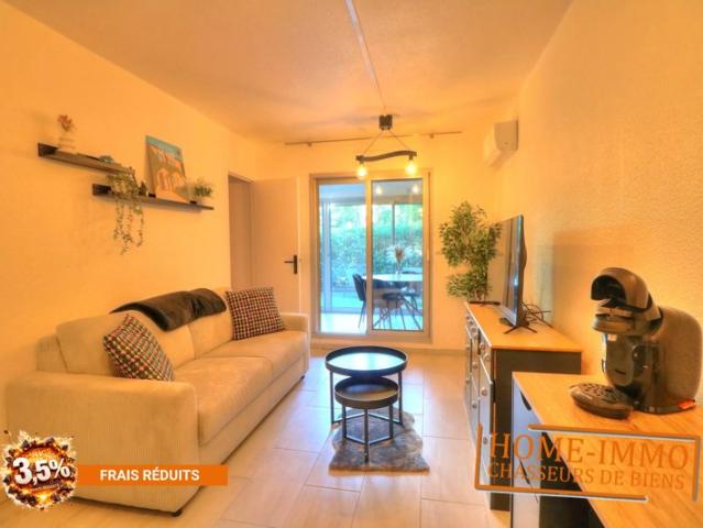 Location courte durée SEPT À JUIN – Studio en rez de jardin avec coin nuit, véranda, jardin privatif & stationnement privé à 800 m des plages de Golfe Juan ?