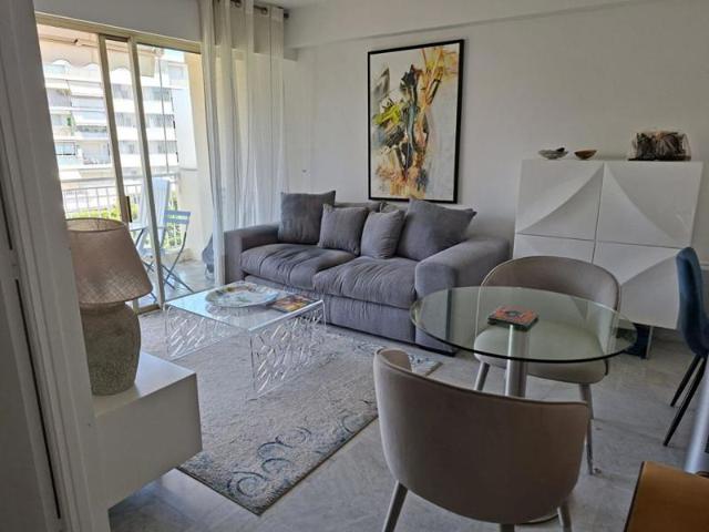 Location d un appartement T2 de 36,75 m 2 a cannes