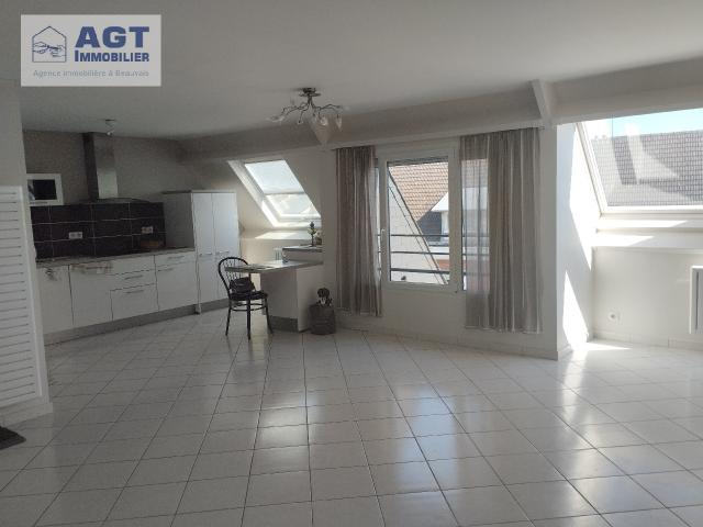LOCATION D UN F4 EN DUPLEX DE 100.14M2 EN CENTRE V