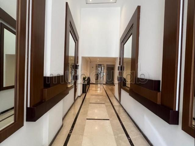 Location de bureaux à Mozart. Surface totale 56 m². Résidence avec concierge, climatisation générale