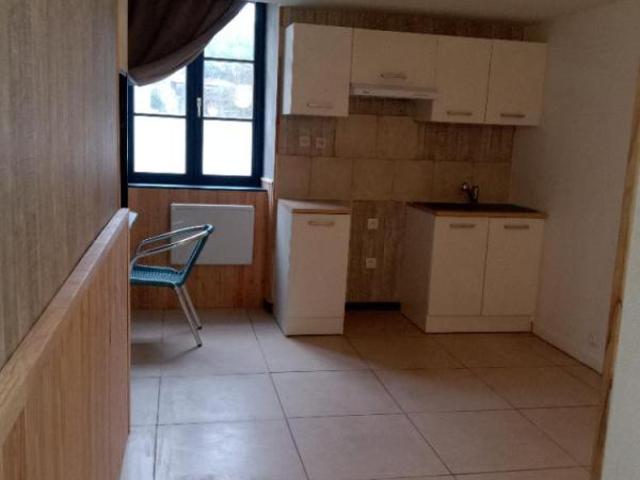 LOCATION d'un appartement 1 pièce 19 m² à Ménigoute