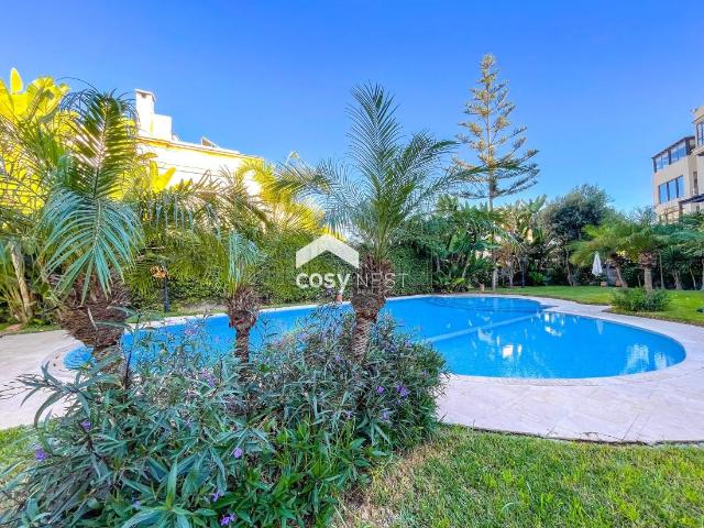 Location d'un appartement à Ain Diab. Surface de 590 m². Double vitrage et chauffage central
