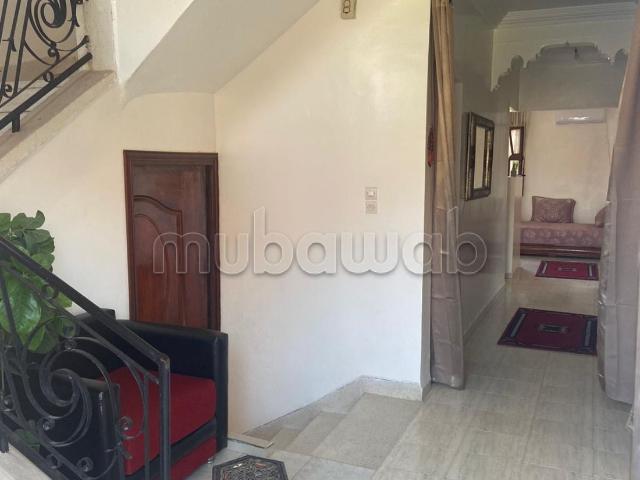 Location d'un appartement à Ain Mezouar. 2 chambres. Salon Marocain et antenne parabolique