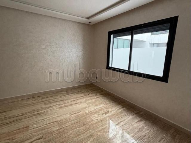 Location d'un appartement à Belvédère. 5 grandes pièces. Antenne parabolique, résidence sécurisée