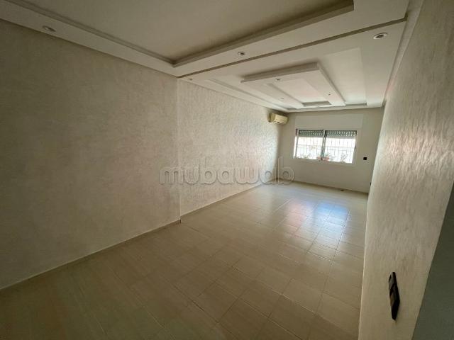 Location d'un appartement à Bourgogne Est. Surface de 98 m². Résidence avec concierge, climatisation générale