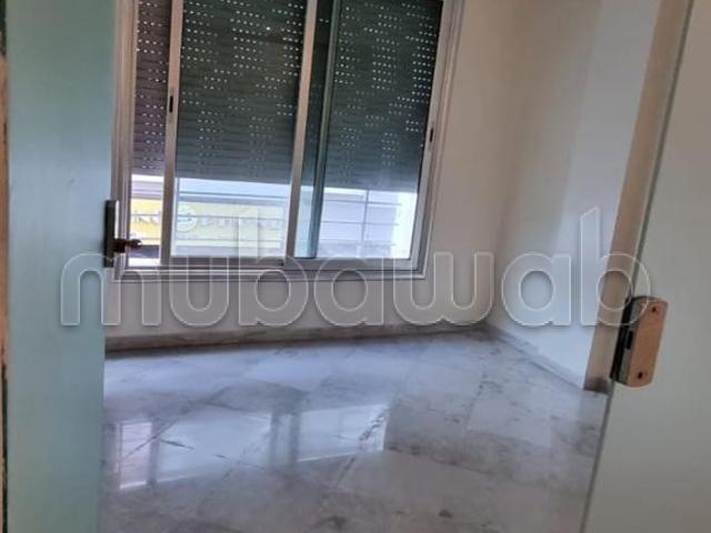 Location d'un appartement à Derb Ghalef. 1 chambre. Ascenseur et stationnement