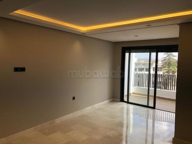 Location d'un appartement à Les Hôpitaux. Surface de 48 m². Ascenseur et places de parking