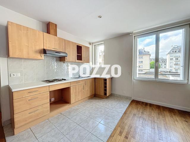 LOCATION d'un appartement de 3 pièces 61 m2 à CAEN Rue Saint Jean
