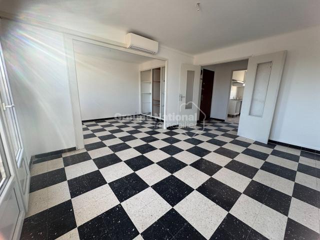 LOCATION d'un appartement de 3 pièces 69 m² à Miramas