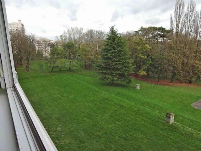 LOCATION d'un appartement F4 70 m² à Évry Courcouronnes